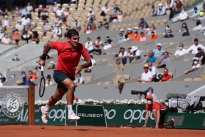 开云-费德勒在利物浦比赛中战术调整，突破纪录引发热议！的简单介绍