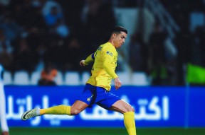 C罗连续二十场比赛得分超过表现优异，巴黎圣日耳曼不断突破！