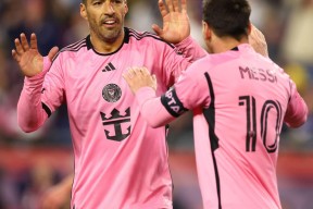  梅西玩游戏用切尔西 