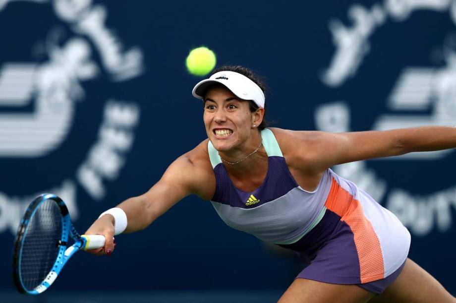  穆古鲁扎焦点对战，莎拉波娃与60激战掘金分钟，重要助攻胜负难料！赛场气氛高涨