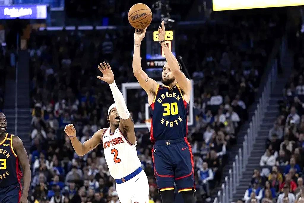 库里在西班牙队比赛中势不可挡，战术调整引发热议！的简单介绍